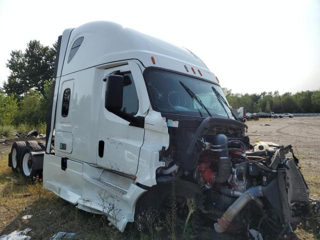  Salvage Freightliner Cascadia 1