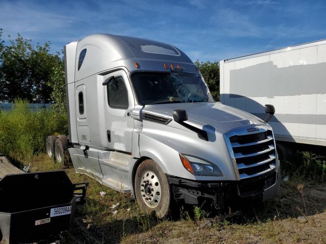  Salvage Freightliner Cascadia 1