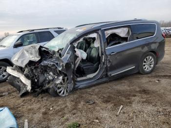  Salvage Chrysler Pacifica