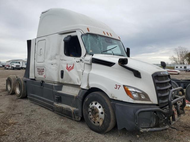  Salvage Freightliner Cascadia 1