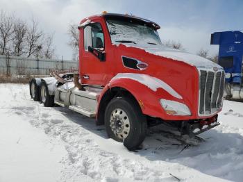  Salvage Peterbilt 579