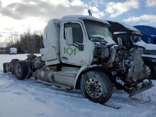  Salvage Peterbilt 579