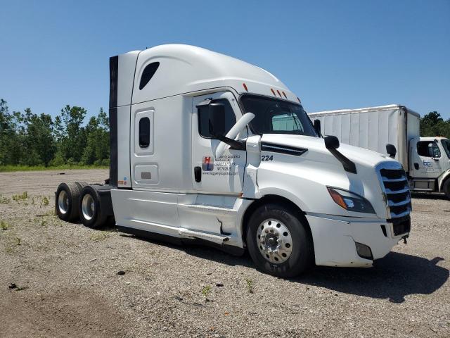 Salvage Freightliner Cascadia 1