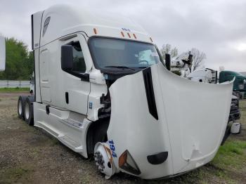 Salvage Freightliner Cascadia 1