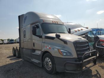  Salvage Freightliner Cascadia 1