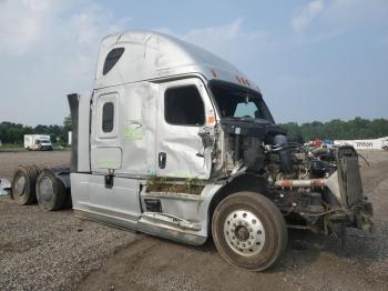 Salvage Freightliner Cascadia 1