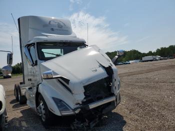  Salvage Volvo Vnl