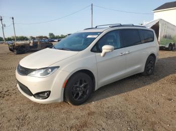  Salvage Chrysler Pacifica