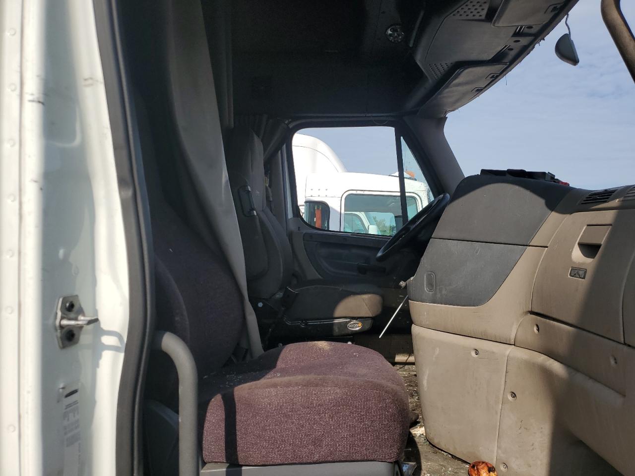 Freightliner Cascadia 1 Image 4