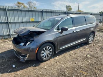  Salvage Chrysler Pacifica