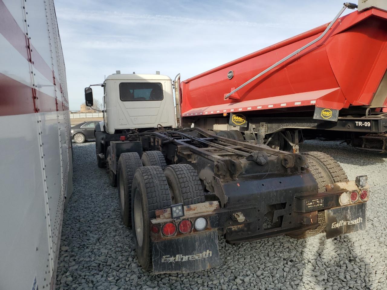 Mack Granite Image 5