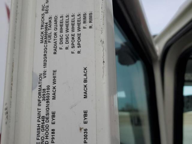 Mack Granite Image 3