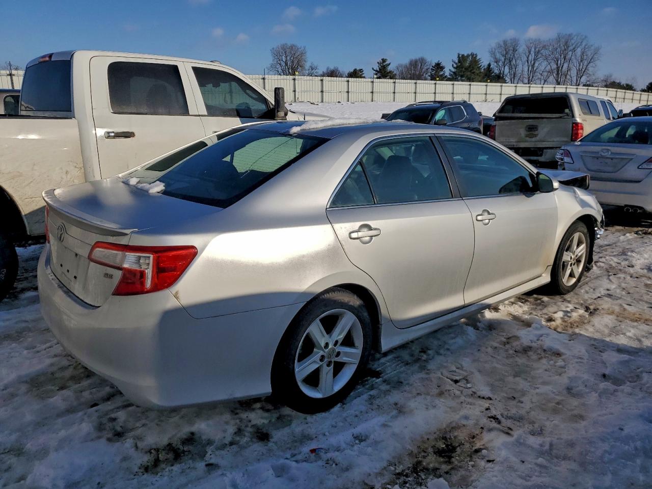 Toyota Camry Base Image 2