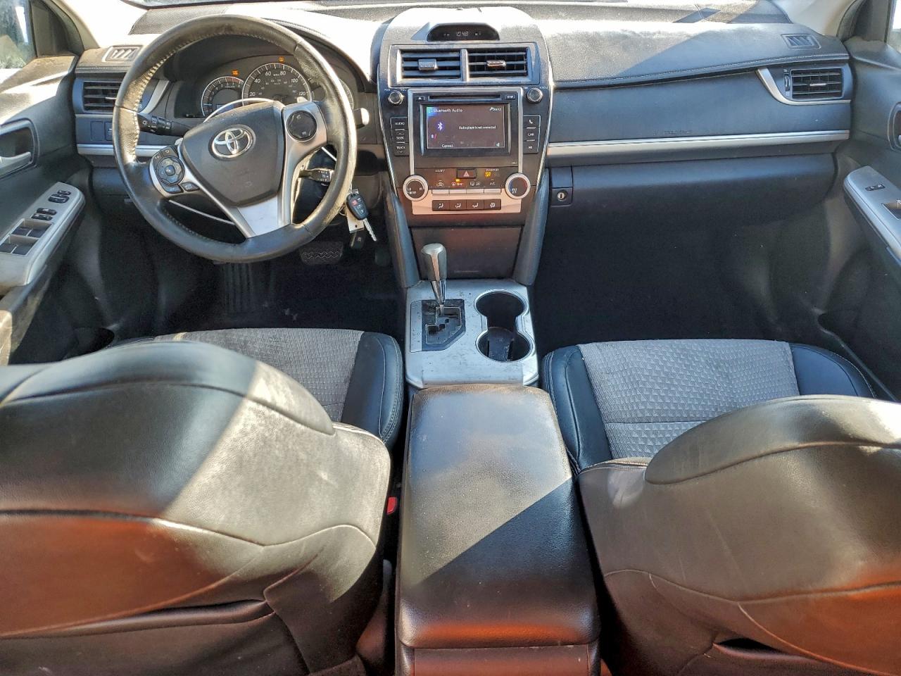 Toyota Camry Base Image 9