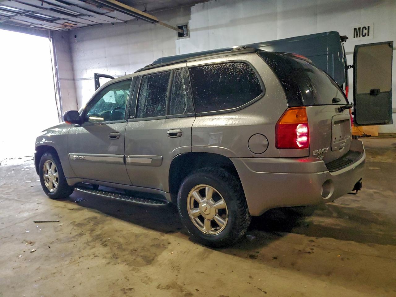 GMC Envoy Image 3