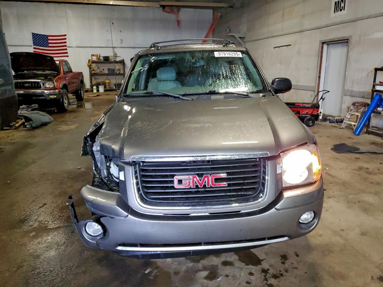 GMC Envoy Image 6