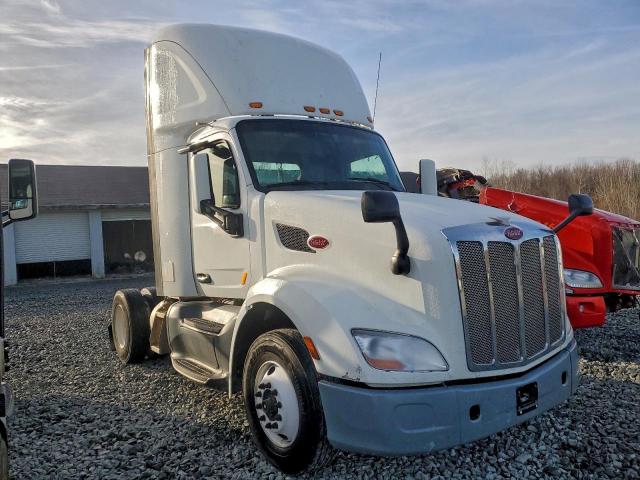  Salvage Peterbilt 579