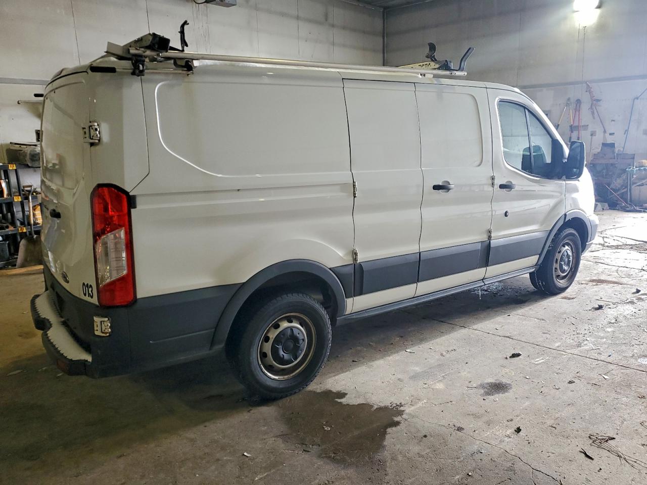 Ford Transit T-250 Image 6
