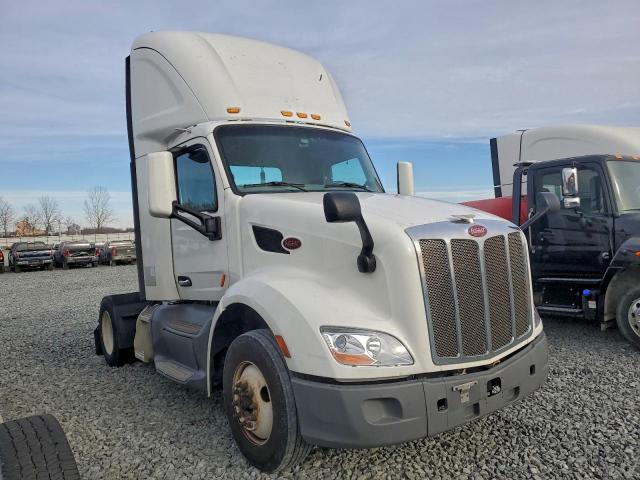  Salvage Peterbilt 579