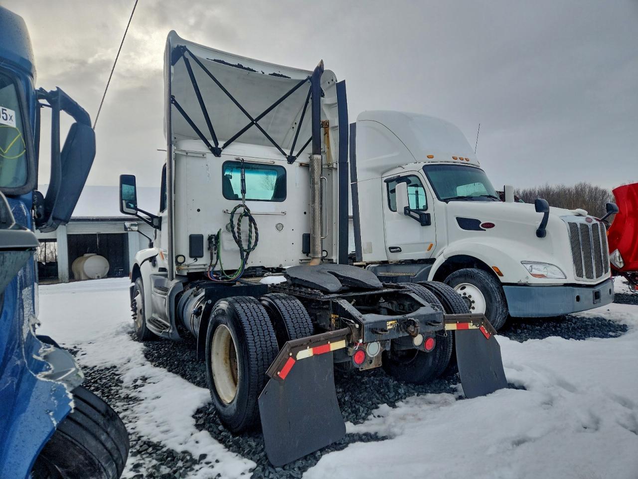 Peterbilt 579 Image 9