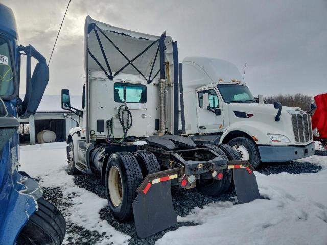 Peterbilt 579 Image 9