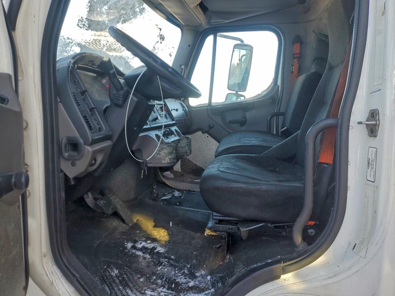 Freightliner M2 106 Medium Duty Image 10