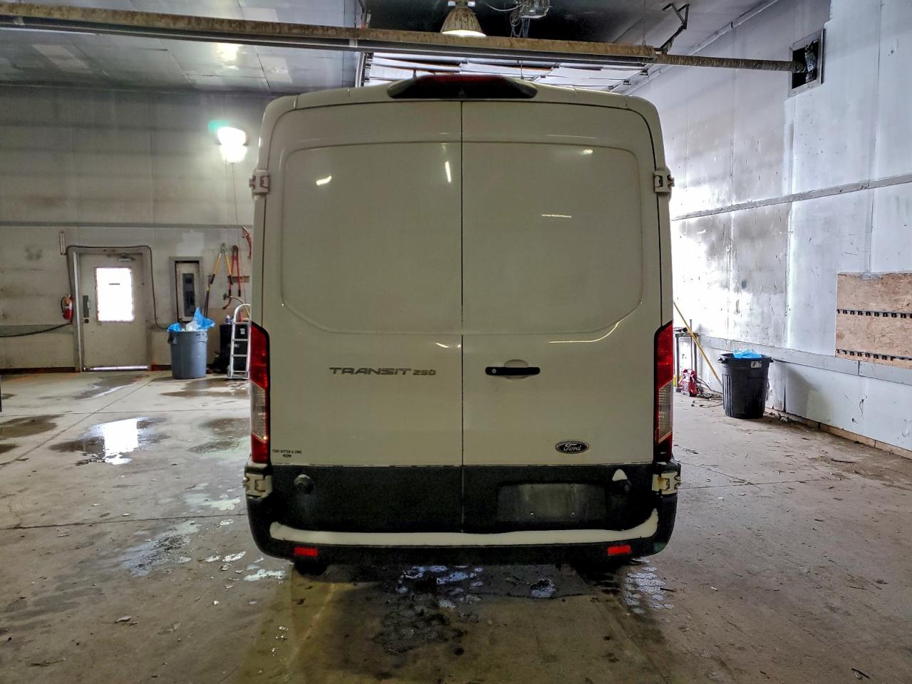 Ford Transit T-250 Image 4