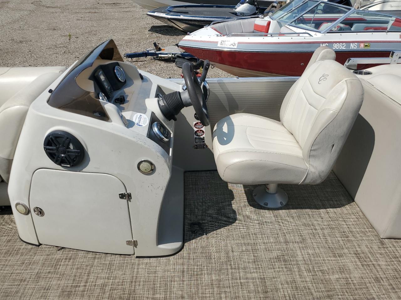 Boat Pontoon Image 9