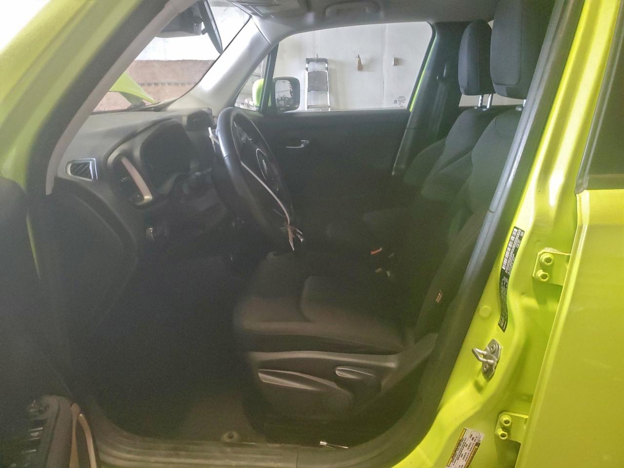 Jeep Renegade Latitude Image 12