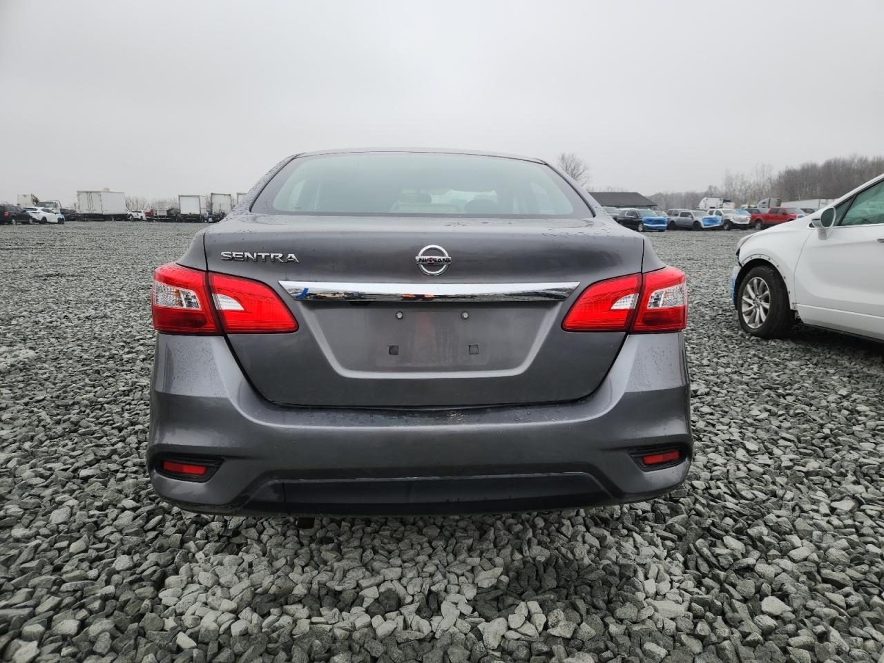 Nissan Sentra S Image 7