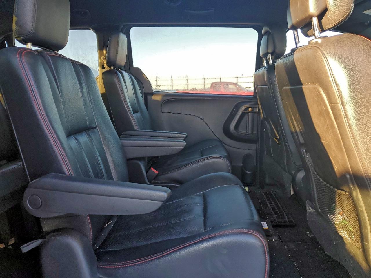 Dodge Caravan R/t Image 10