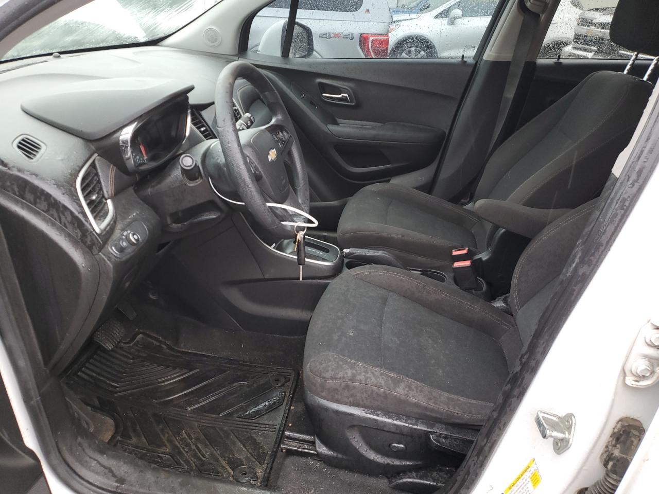 Chevrolet Trax Ls Image 8