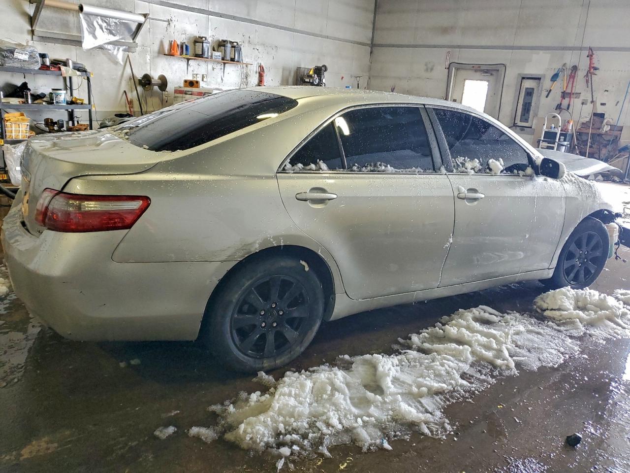 Toyota Camry Base Image 12