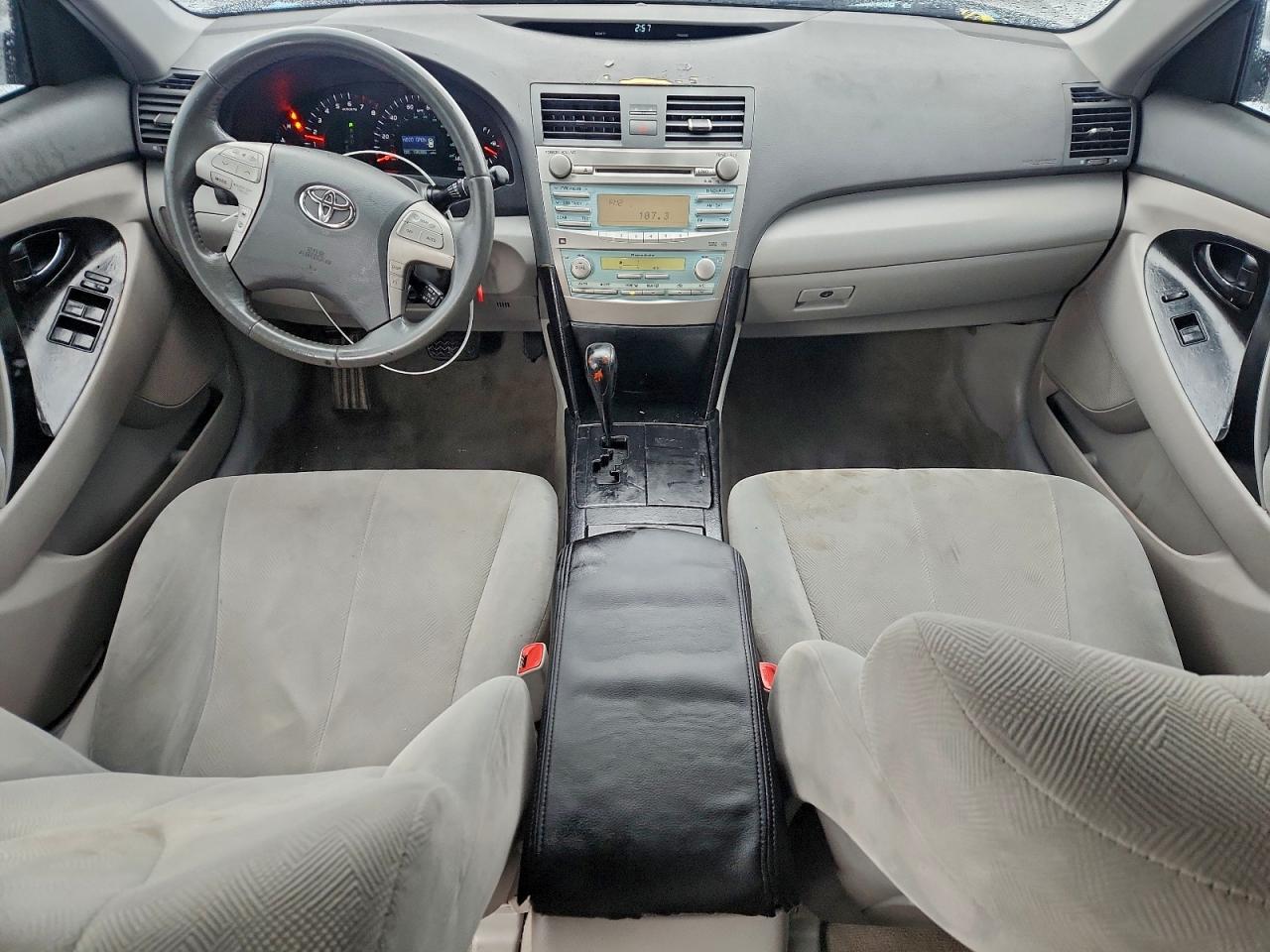 Toyota Camry Base Image 6