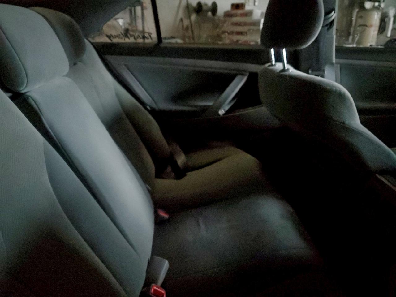 Toyota Camry Base Image 4