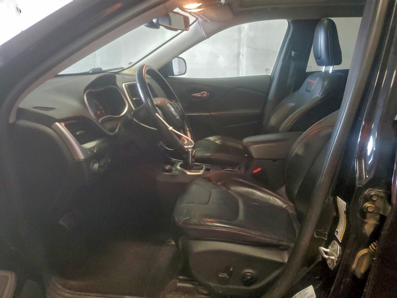 Jeep Cherokee Trailhawk Image 11