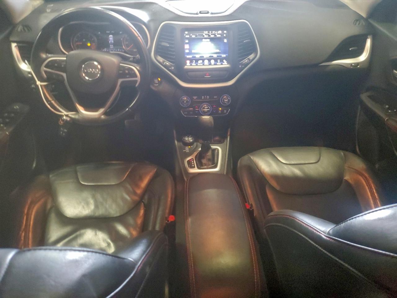 Jeep Cherokee Trailhawk Image 8